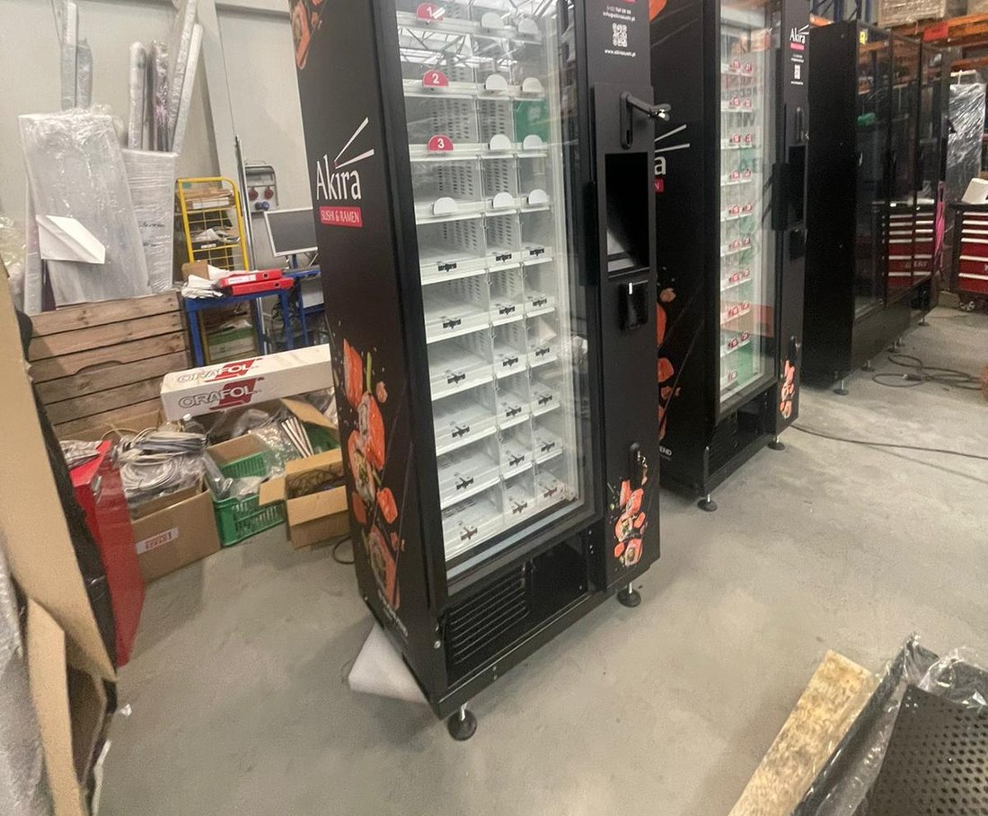 SushiVend 700 with large lockers